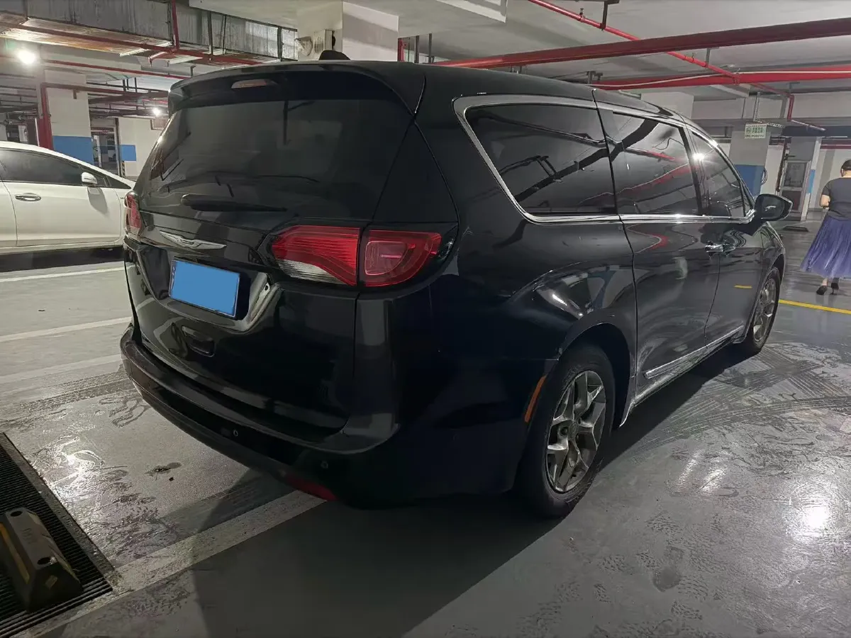 2017 Chrysler Pacifica 3.6L 279HP V6 9AT,autocango,china used car exporter,china ev exporter,chinese used car exporter,chinese used ev exporter