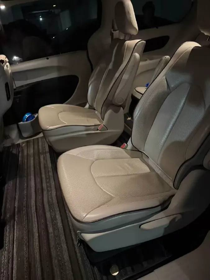 2017 Chrysler Pacifica 3.6L 279HP V6 9AT,autocango,china used car exporter,china ev exporter,chinese used car exporter,chinese used ev exporter