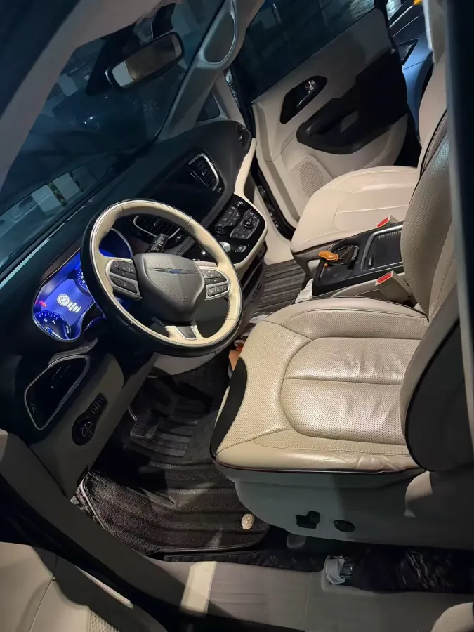 2017 Chrysler Pacifica 3.6L 279HP V6 9AT,autocango,china used car exporter,china ev exporter,chinese used car exporter,chinese used ev exporter