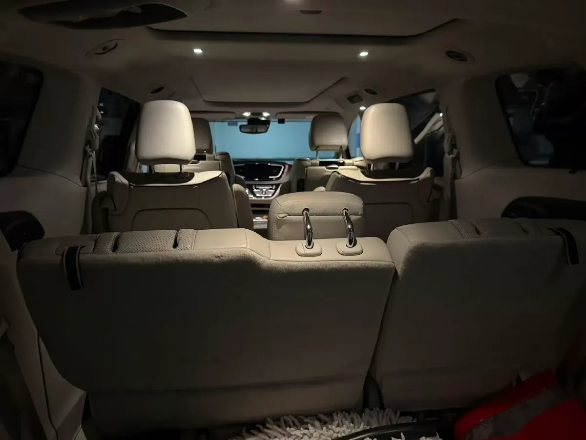 2017 Chrysler Pacifica 3.6L 279HP V6 9AT,autocango,china used car exporter,china ev exporter,chinese used car exporter,chinese used ev exporter