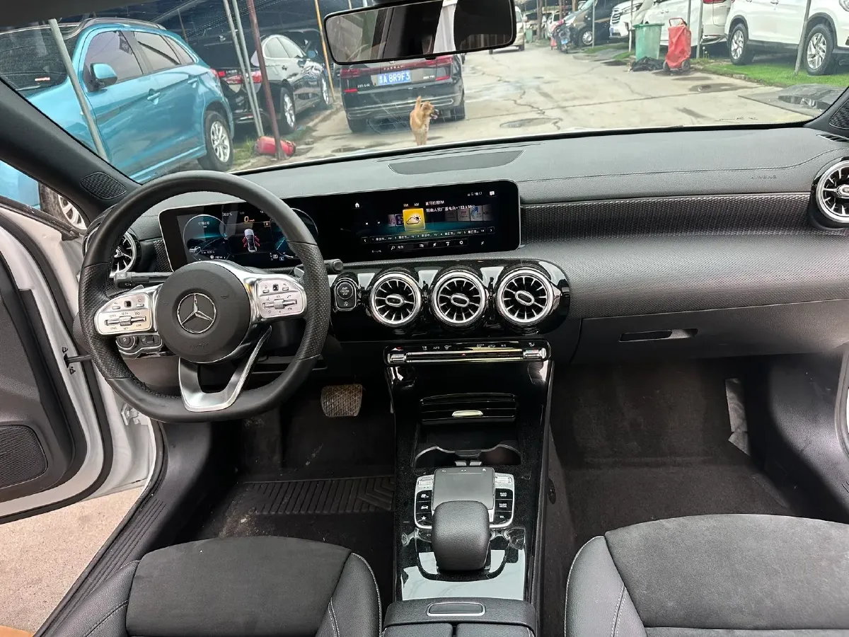 2020 Mercedes-Benz A Class 1.3T 163HP L4 7DCT,autocango,china used car exporter,china ev exporter,chinese used car exporter,chinese used ev exporter