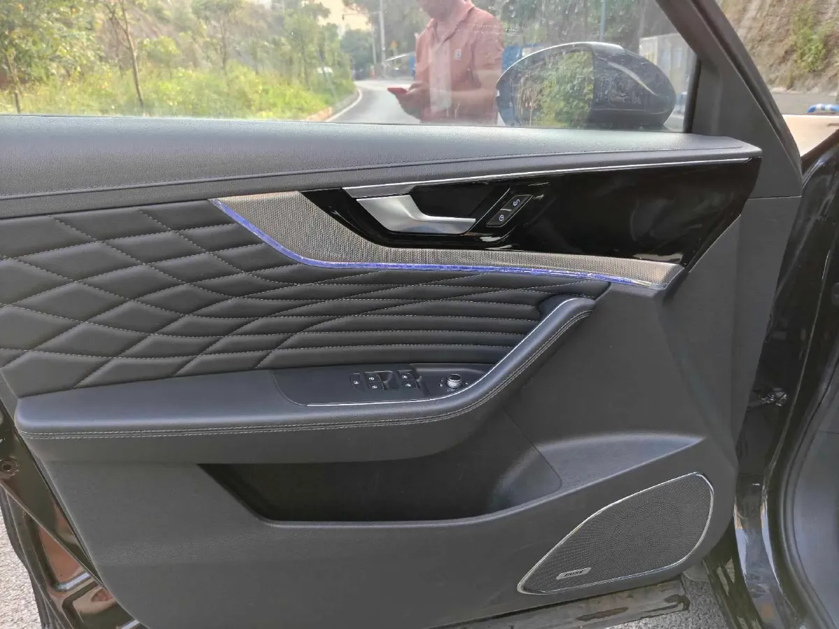 2022 HongQi HS5 2.0T 224HP L4 6AT,autocango,china used car exporter,china ev exporter,chinese used car exporter,chinese used ev exporter