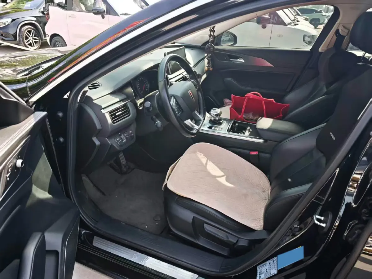 2022 HongQi H5 1.5T 169HP L4 7DCT,autocango,china used car exporter,china ev exporter,chinese used car exporter,chinese used ev exporter