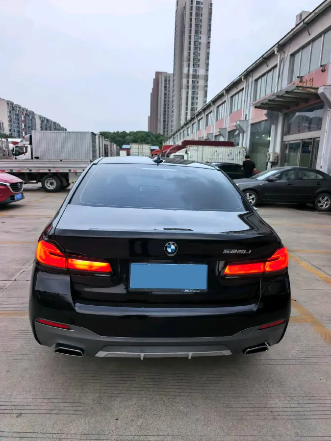 2022 BMW 5 Series 2.0T 184HP L4 8AT,autocango,china used car exporter,china ev exporter,chinese used car exporter,chinese used ev exporter