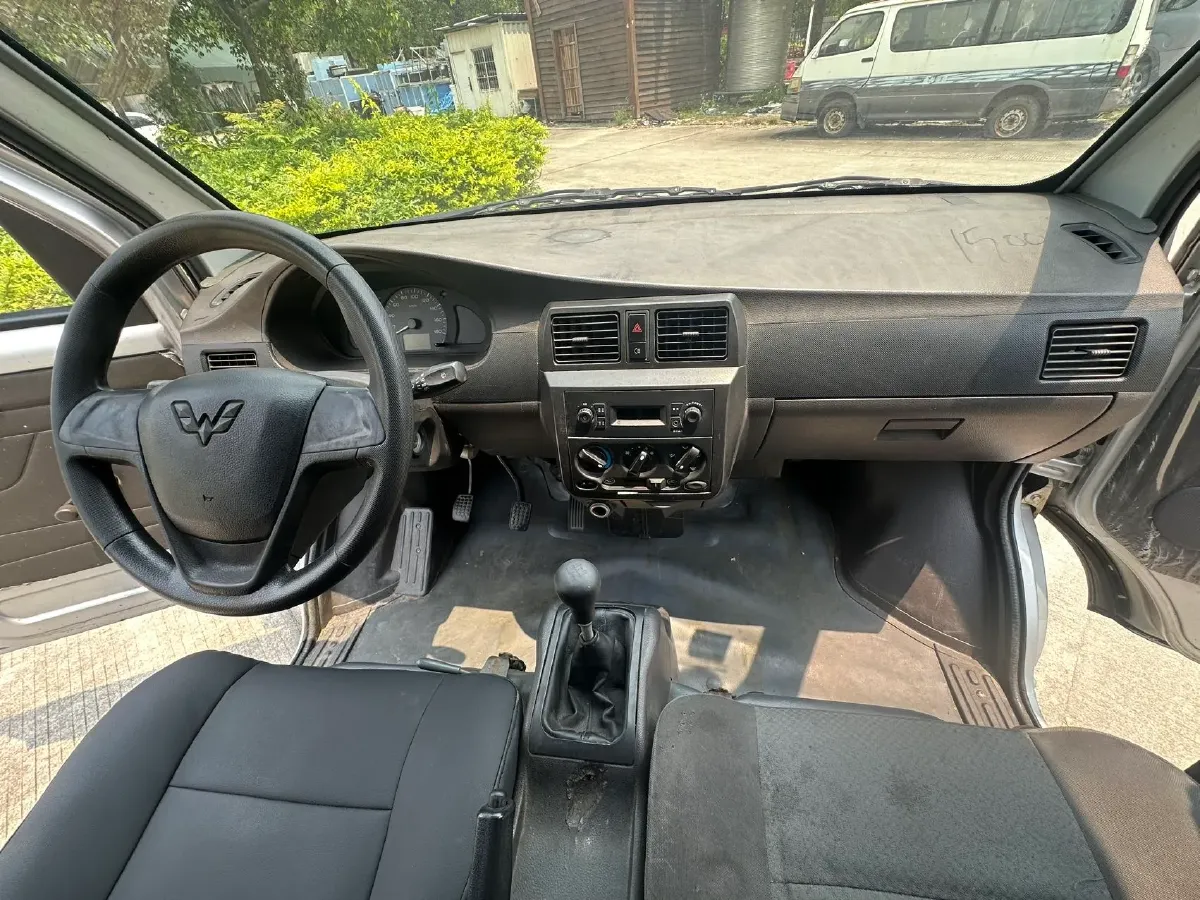 2015 WuLing RongGuang V 1.5L 112HP L4 5MT,autocango,china used car exporter,china ev exporter,chinese used car exporter,chinese used ev exporter
