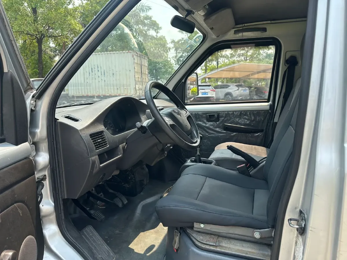 2015 WuLing RongGuang V 1.5L 112HP L4 5MT,autocango,china used car exporter,china ev exporter,chinese used car exporter,chinese used ev exporter