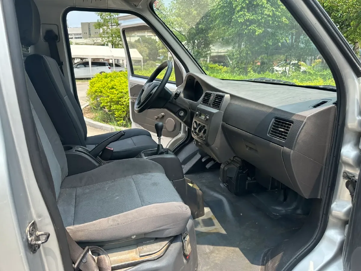 2015 WuLing RongGuang V 1.5L 112HP L4 5MT,autocango,china used car exporter,china ev exporter,chinese used car exporter,chinese used ev exporter