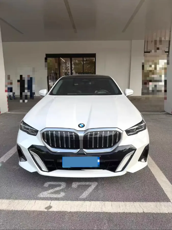 2025 BMW 5 Series 2.0T 190HP L4 8AT,autocango,china used car exporter,china ev exporter,chinese used car exporter,chinese used ev exporter