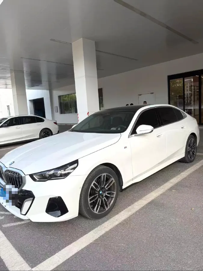 2025 BMW 5 Series 2.0T 190HP L4 8AT,autocango,china used car exporter,china ev exporter,chinese used car exporter,chinese used ev exporter