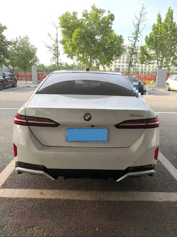 2025 BMW 5 Series 2.0T 190HP L4 8AT,autocango,china used car exporter,china ev exporter,chinese used car exporter,chinese used ev exporter