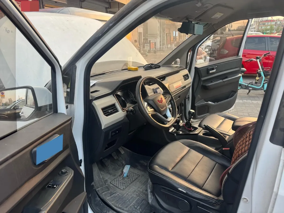 2021 WuLing ZhengChen 1.5T 147HP L4 6MT,autocango,china used car exporter,china ev exporter,chinese used car exporter,chinese used ev exporter