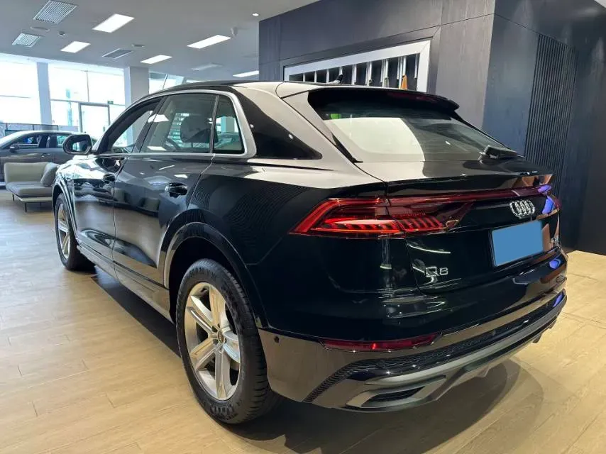 2022 Audi Q8 2.0T 245HP L4 8AT,autocango,china used car exporter,china ev exporter,chinese used car exporter,chinese used ev exporter