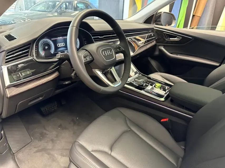 2022 Audi Q8 2.0T 245HP L4 8AT,autocango,china used car exporter,china ev exporter,chinese used car exporter,chinese used ev exporter