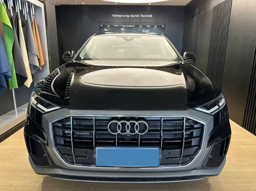 2022 Audi Q8 2.0T 245HP L4 8AT,autocango,china used car exporter,china ev exporter,chinese used car exporter,chinese used ev exporter