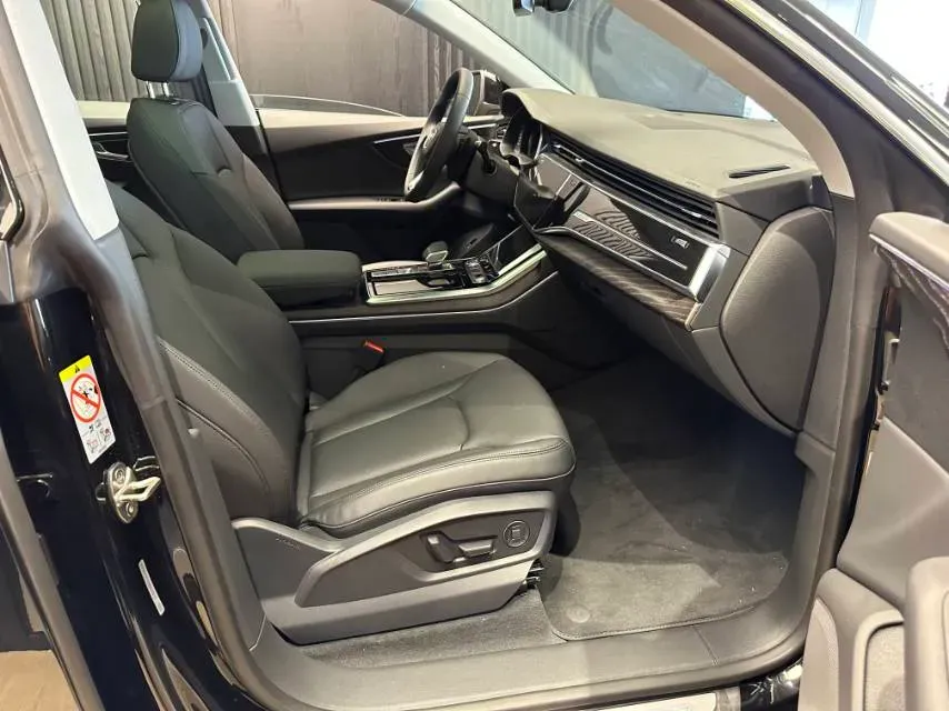 2022 Audi Q8 2.0T 245HP L4 8AT,autocango,china used car exporter,china ev exporter,chinese used car exporter,chinese used ev exporter