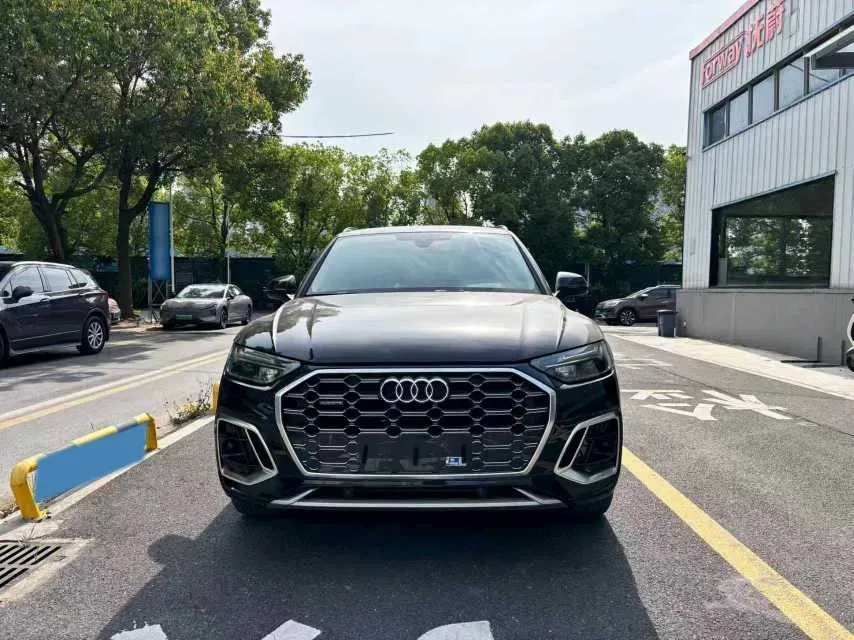 2021 Audi Q5L 2.0T 190HP L4 7DCT,autocango,china used car exporter,china ev exporter,chinese used car exporter,chinese used ev exporter