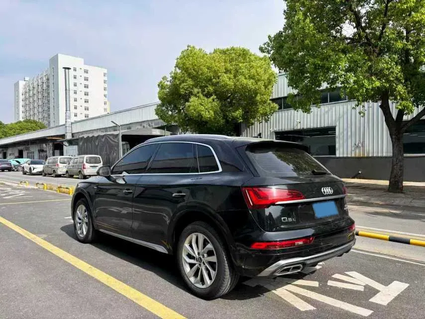 2021 Audi Q5L 2.0T 190HP L4 7DCT,autocango,china used car exporter,china ev exporter,chinese used car exporter,chinese used ev exporter
