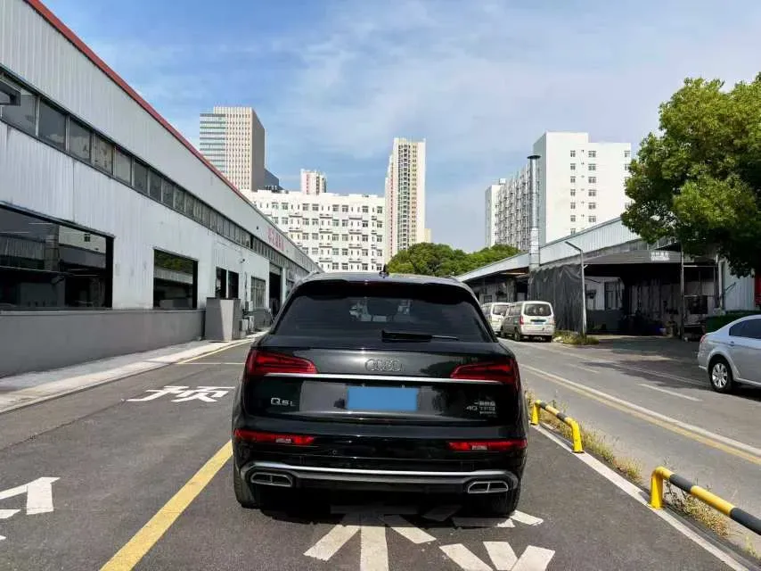 2021 Audi Q5L 2.0T 190HP L4 7DCT,autocango,china used car exporter,china ev exporter,chinese used car exporter,chinese used ev exporter