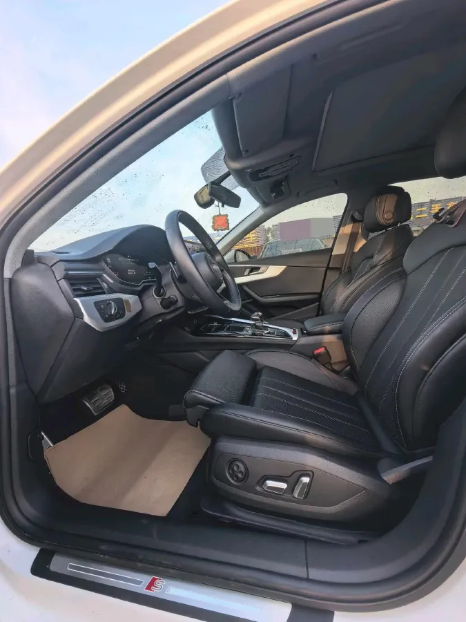 2024 Audi A4L 2.0T 190HP L4 7DCT,autocango,china used car exporter,china ev exporter,chinese used car exporter,chinese used ev exporter
