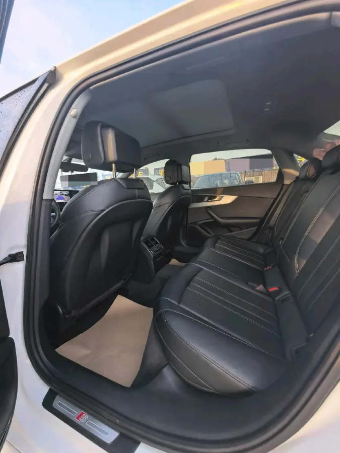 2024 Audi A4L 2.0T 190HP L4 7DCT,autocango,china used car exporter,china ev exporter,chinese used car exporter,chinese used ev exporter
