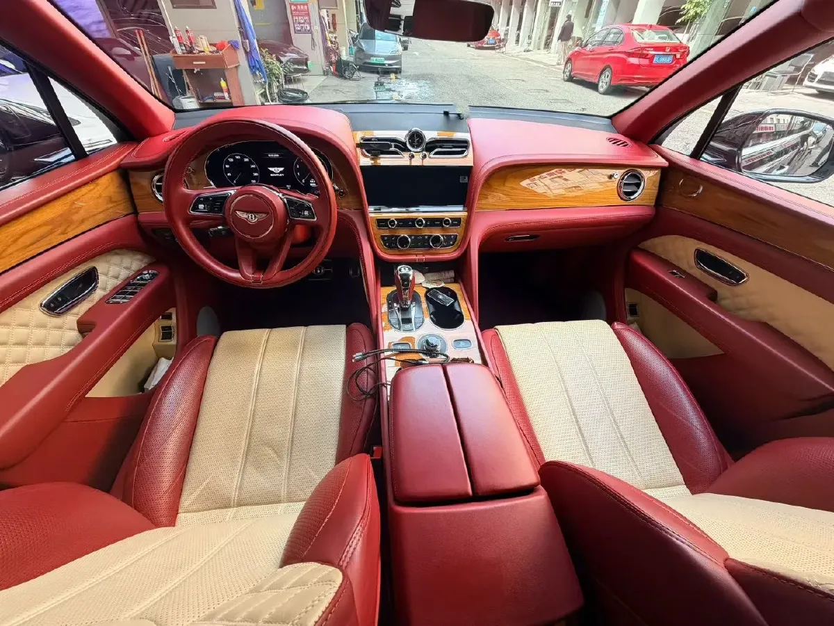 2021 Bentley Bentayga 4.0T 550HP V8 8AT,autocango,china used car exporter,china ev exporter,chinese used car exporter,chinese used ev exporter
