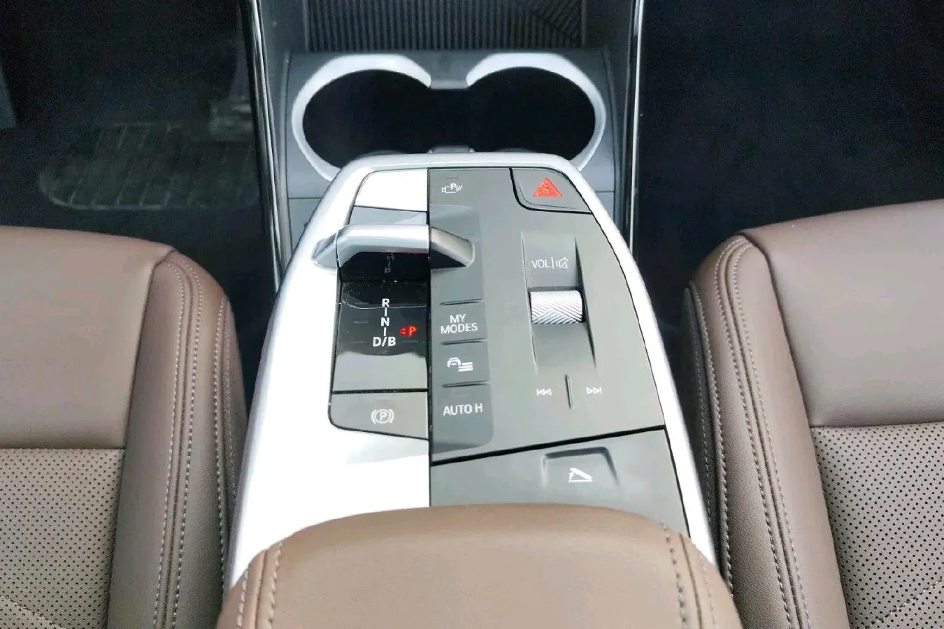 2025 Iveco 3.0T 179HP L4 8AT,autocango,china used car exporter,china ev exporter,chinese used car exporter,chinese used ev exporter