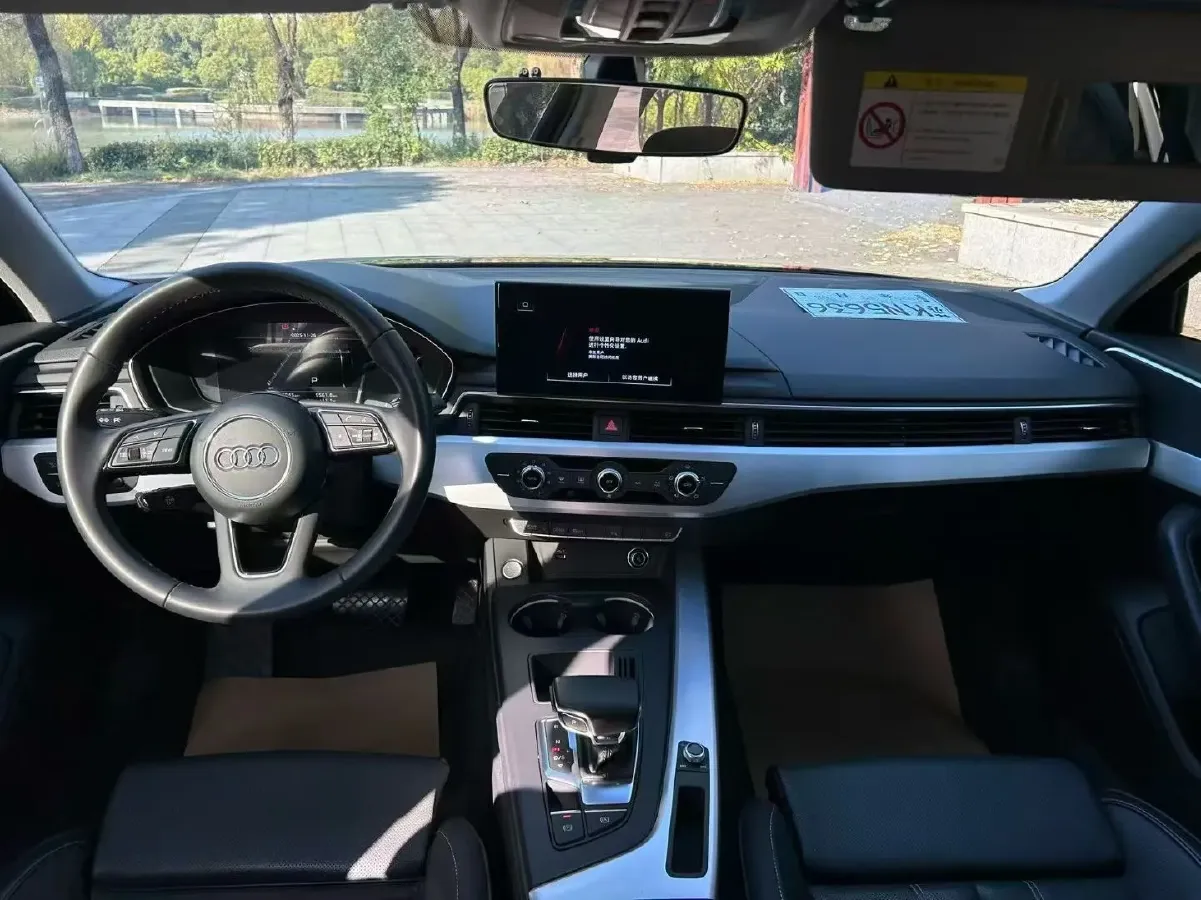 2024 Audi A4L 2.0T 190HP L4 7DCT,autocango,china used car exporter,china ev exporter,chinese used car exporter,chinese used ev exporter