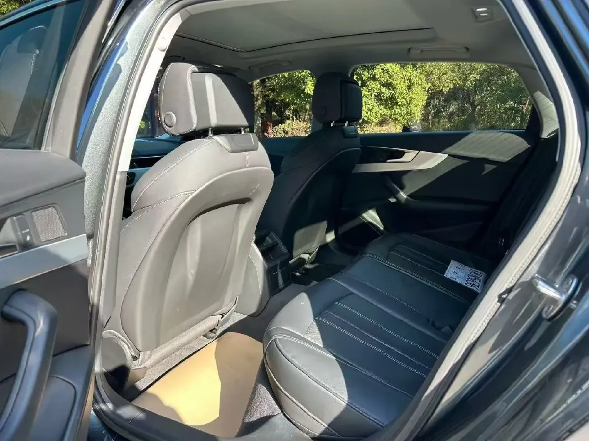 2024 Audi A4L 2.0T 190HP L4 7DCT,autocango,china used car exporter,china ev exporter,chinese used car exporter,chinese used ev exporter