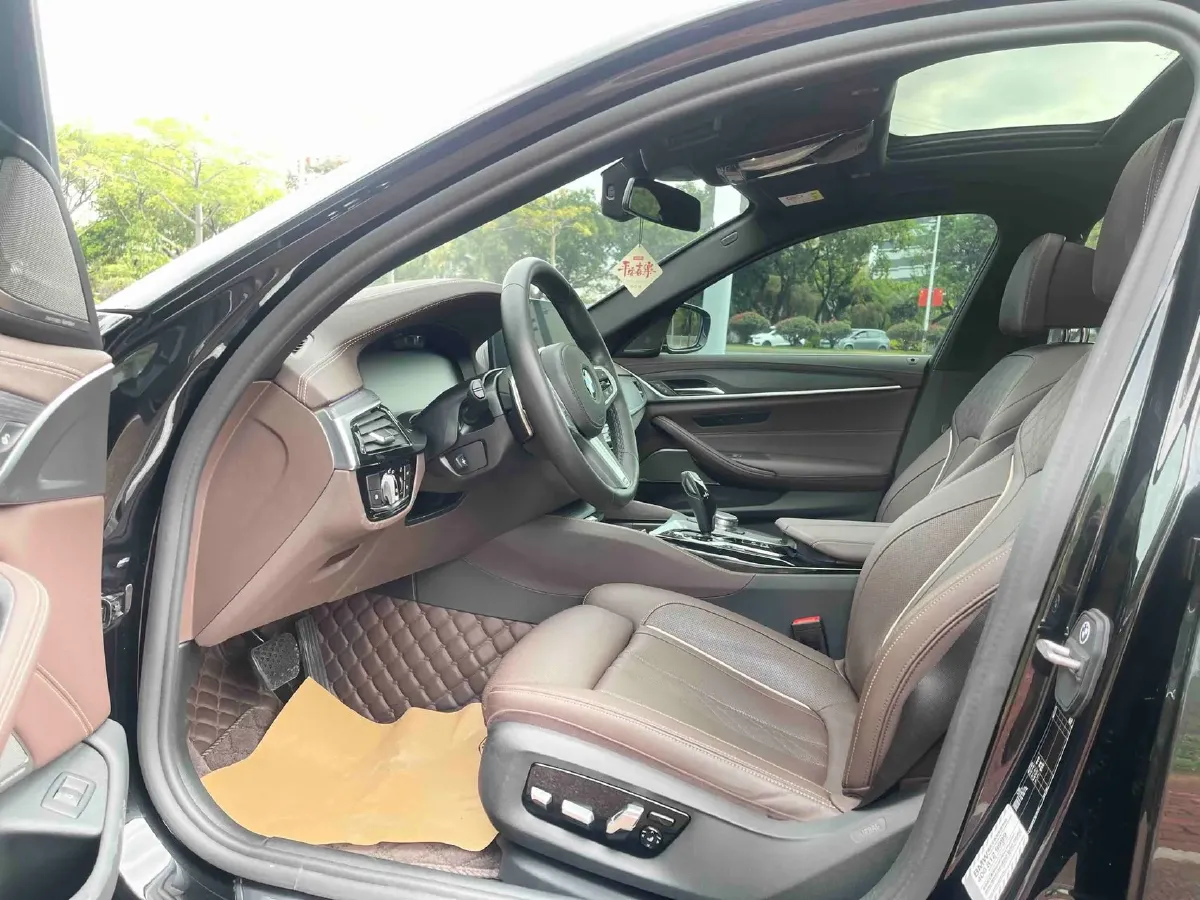 2022 BMW 5 Series 2.0T 252HP L4 8AT,autocango,china used car exporter,china ev exporter,chinese used car exporter,chinese used ev exporter