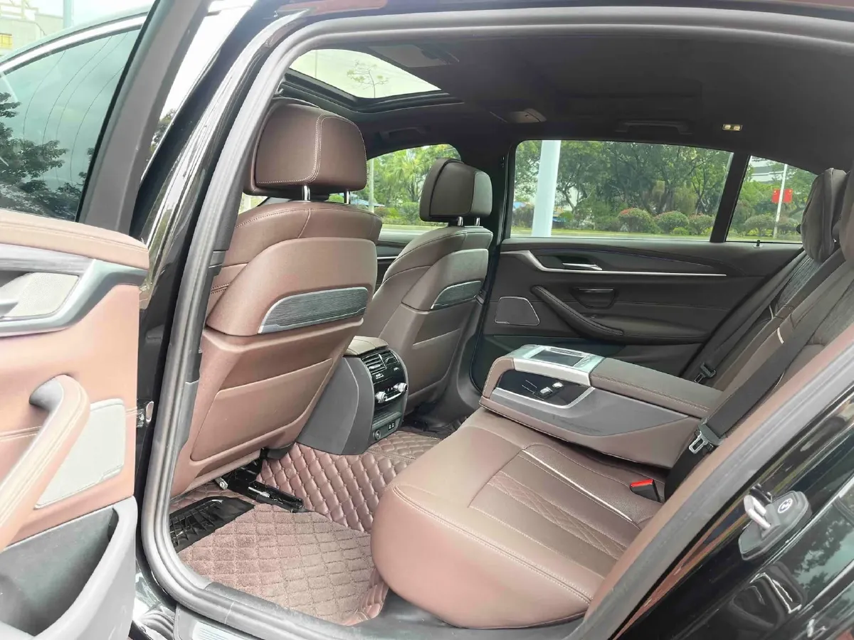 2022 BMW 5 Series 2.0T 252HP L4 8AT,autocango,china used car exporter,china ev exporter,chinese used car exporter,chinese used ev exporter