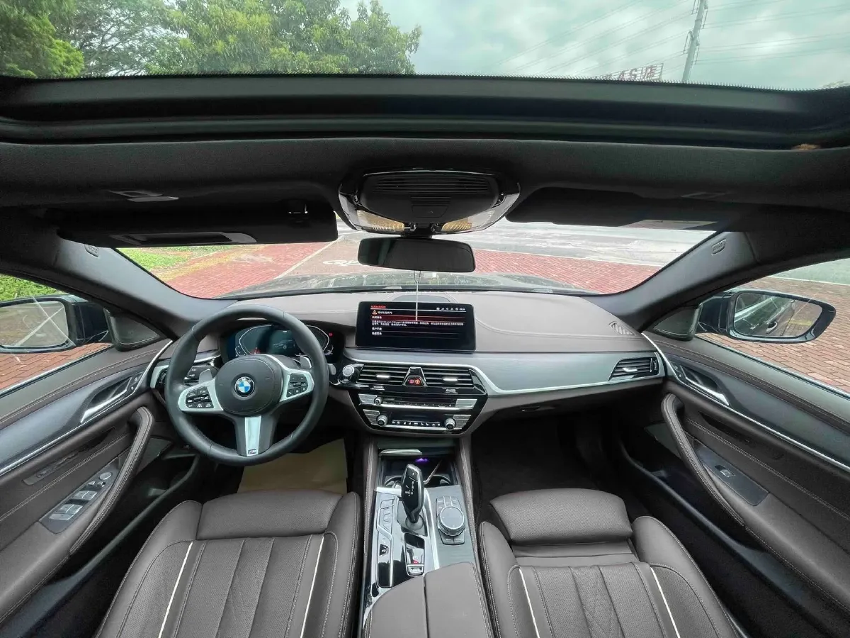 2022 BMW 5 Series 2.0T 252HP L4 8AT,autocango,china used car exporter,china ev exporter,chinese used car exporter,chinese used ev exporter