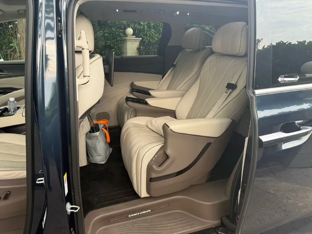 2022 Mercedes-Benz GLC Class 2.0T 197HP L4 9AT,autocango,china used car exporter,china ev exporter,chinese used car exporter,chinese used ev exporter