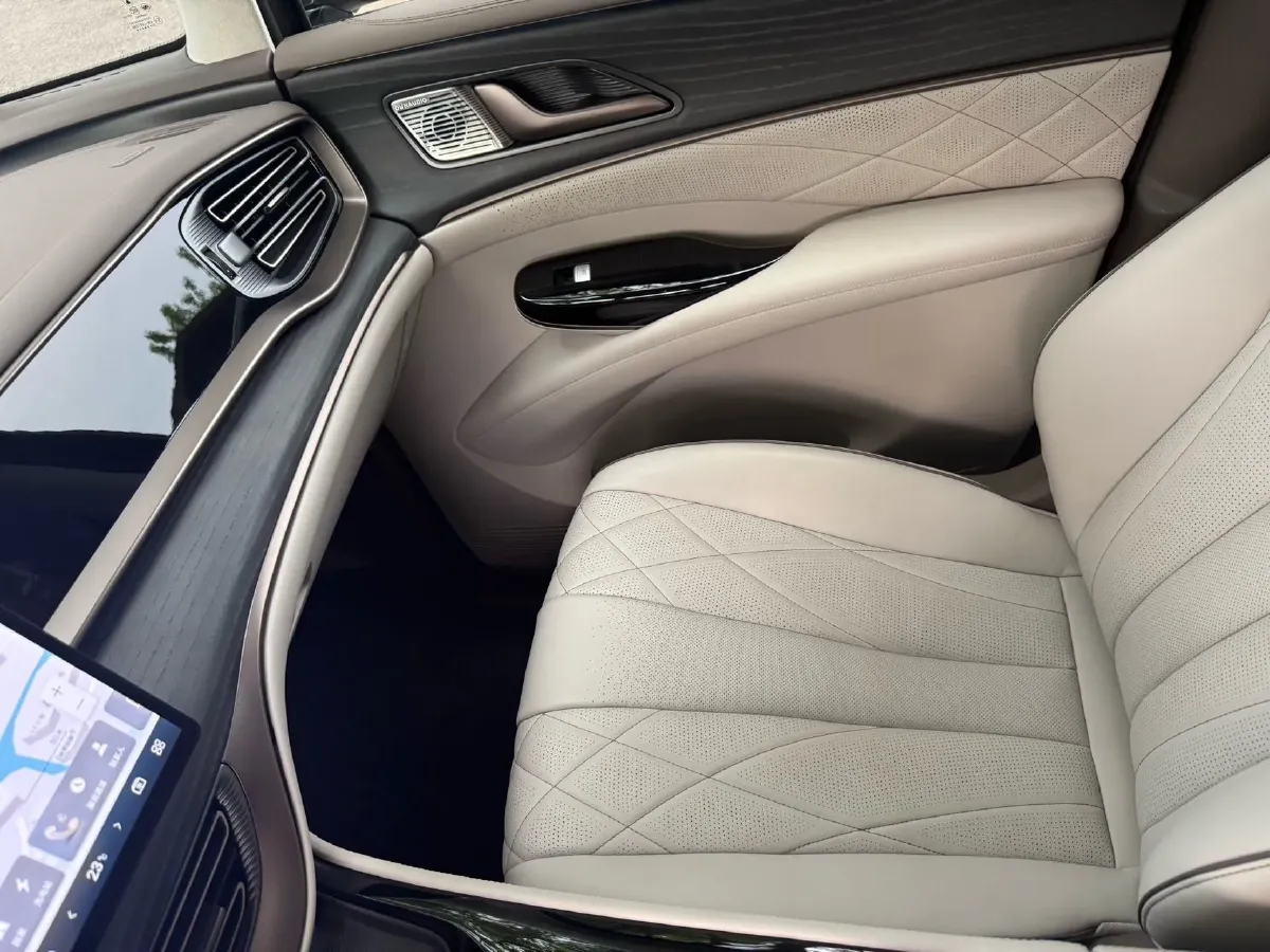 2022 Mercedes-Benz GLC Class 2.0T 197HP L4 9AT,autocango,china used car exporter,china ev exporter,chinese used car exporter,chinese used ev exporter