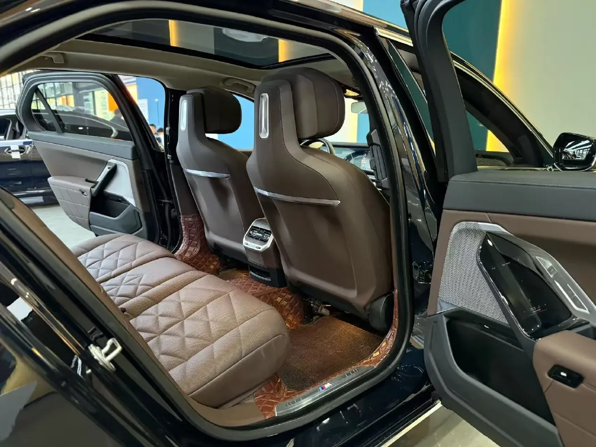 2023 BMW 7 Series 3.0T 272HP L6 8AT,autocango,china used car exporter,china ev exporter,chinese used car exporter,chinese used ev exporter