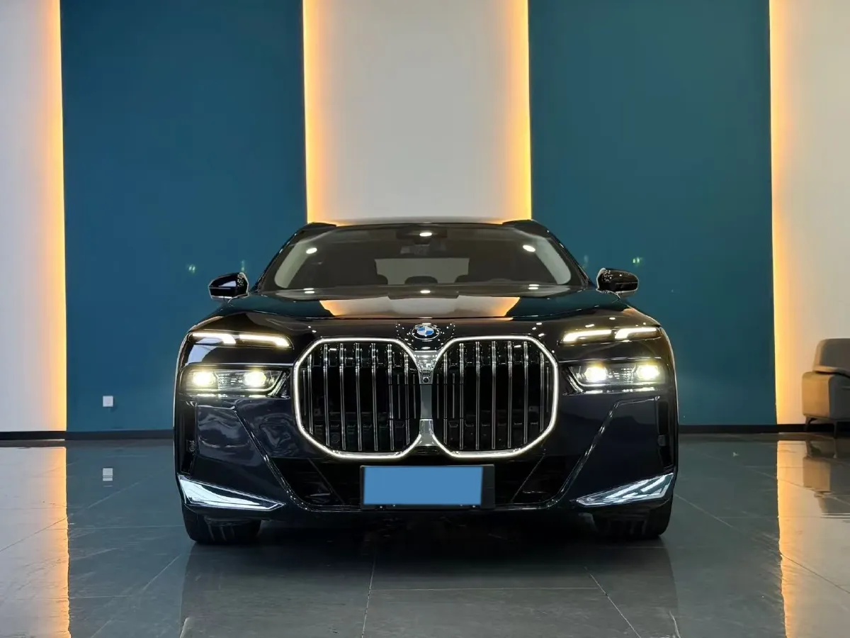 2023 BMW 7 Series 3.0T 272HP L6 8AT,autocango,china used car exporter,china ev exporter,chinese used car exporter,chinese used ev exporter