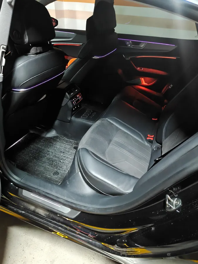 2024 Audi A7L 2.0T 245HP L4 7DCT,autocango,china used car exporter,china ev exporter,chinese used car exporter,chinese used ev exporter