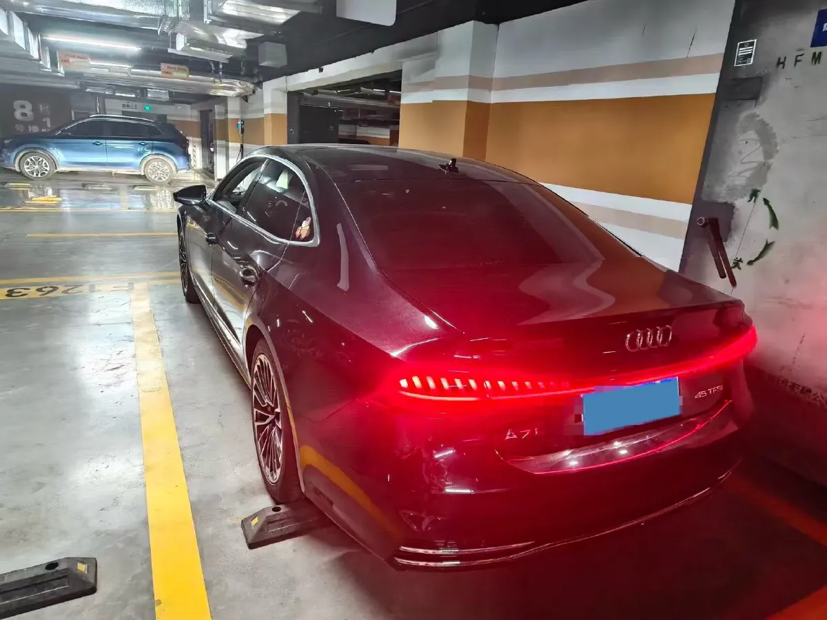 2024 Audi A7L 2.0T 245HP L4 7DCT,autocango,china used car exporter,china ev exporter,chinese used car exporter,chinese used ev exporter