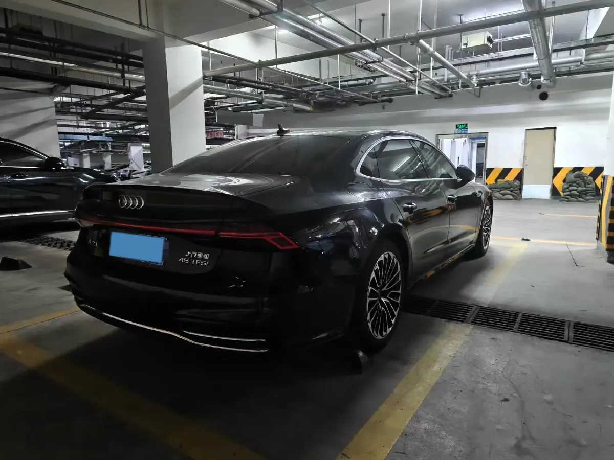 2024 Audi A7L 2.0T 245HP L4 7DCT,autocango,china used car exporter,china ev exporter,chinese used car exporter,chinese used ev exporter