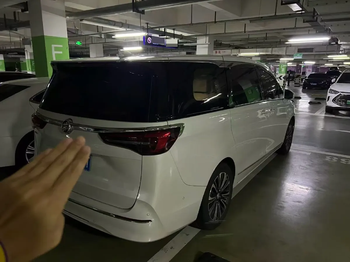 2022 Buick GL8 2.0T 237HP L4 9AT,autocango,china used car exporter,china ev exporter,chinese used car exporter,chinese used ev exporter