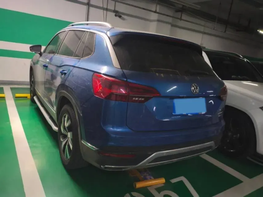 2019 Jeep Cherokee 2.0T 234HP L4 9AT,autocango,china used car exporter,china ev exporter,chinese used car exporter,chinese used ev exporter