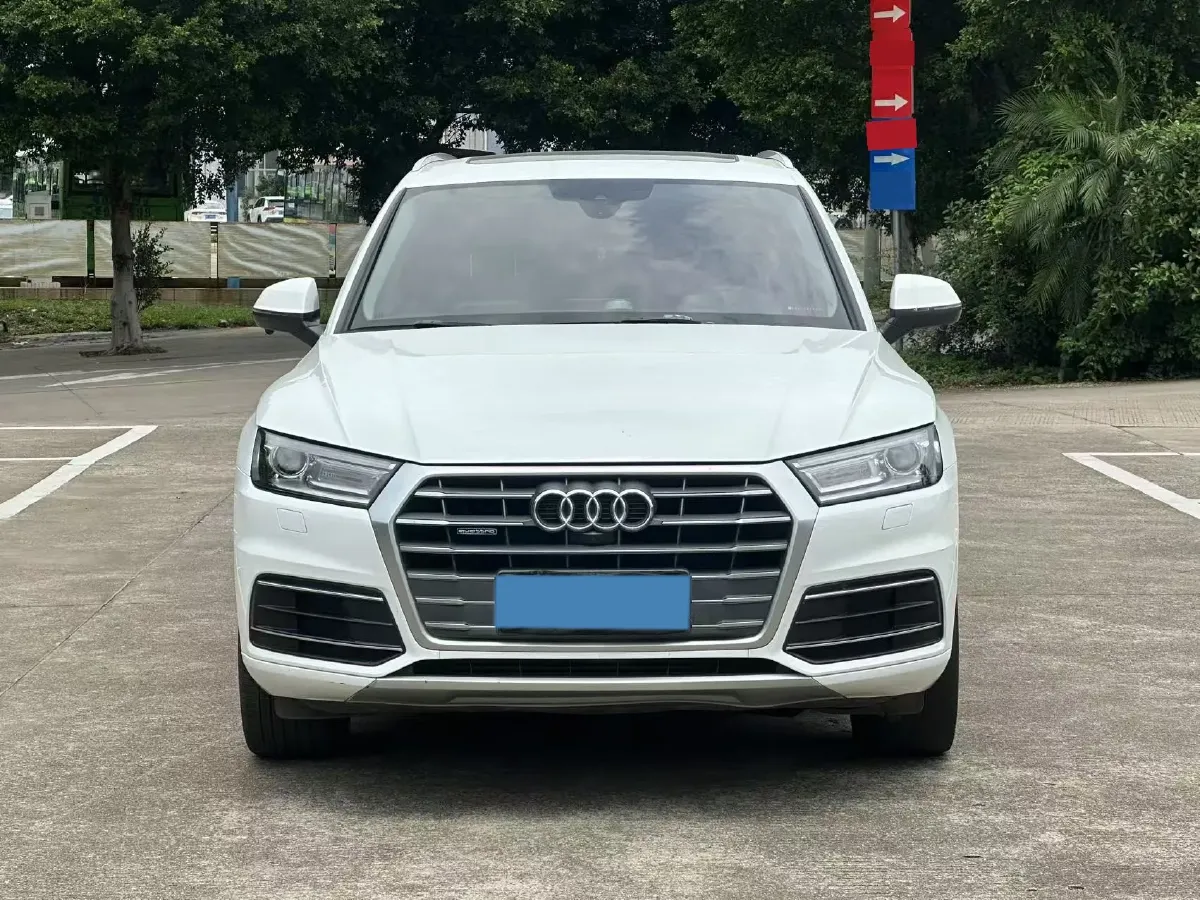 2020 Audi Q5L 2.0T 190HP L4 7DCT,autocango,china used car exporter,china ev exporter,chinese used car exporter,chinese used ev exporter