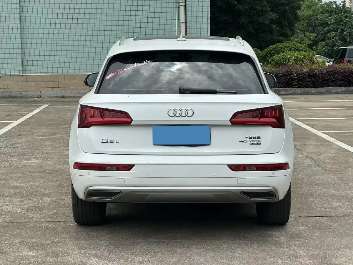 2020 Audi Q5L 2.0T 190HP L4 7DCT,autocango,china used car exporter,china ev exporter,chinese used car exporter,chinese used ev exporter