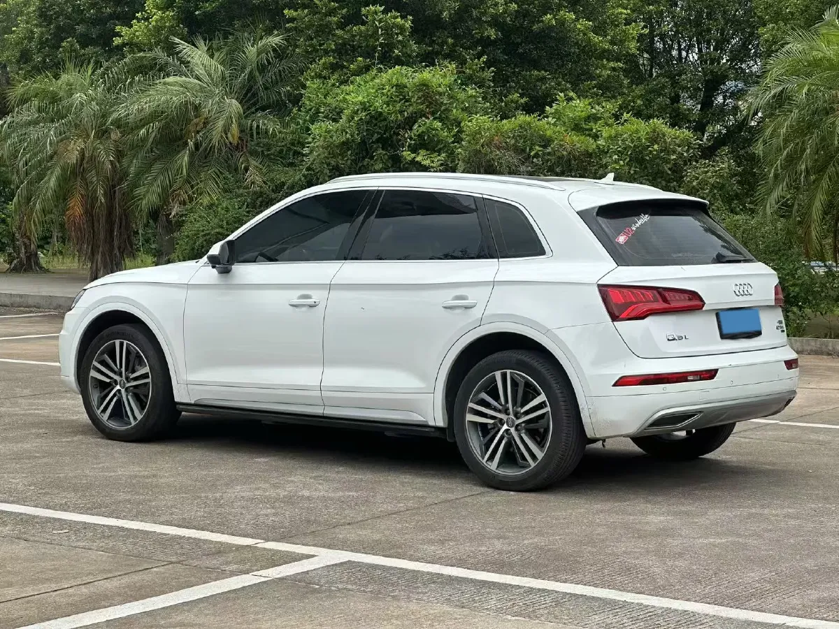 2020 Audi Q5L 2.0T 190HP L4 7DCT,autocango,china used car exporter,china ev exporter,chinese used car exporter,chinese used ev exporter