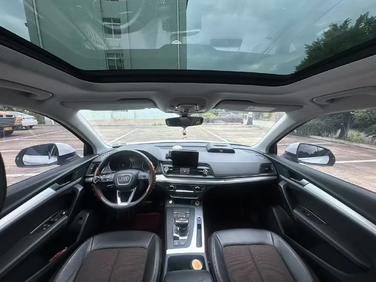 2020 Audi Q5L 2.0T 190HP L4 7DCT,autocango,china used car exporter,china ev exporter,chinese used car exporter,chinese used ev exporter
