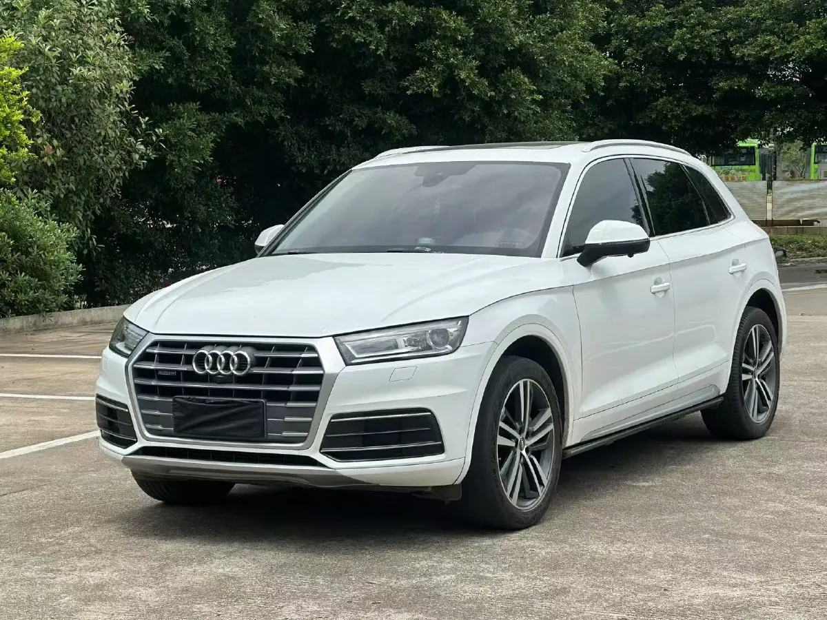 2020 Audi Q5L 2.0T 190HP L4 7DCT,autocango,china used car exporter,china ev exporter,chinese used car exporter,chinese used ev exporter