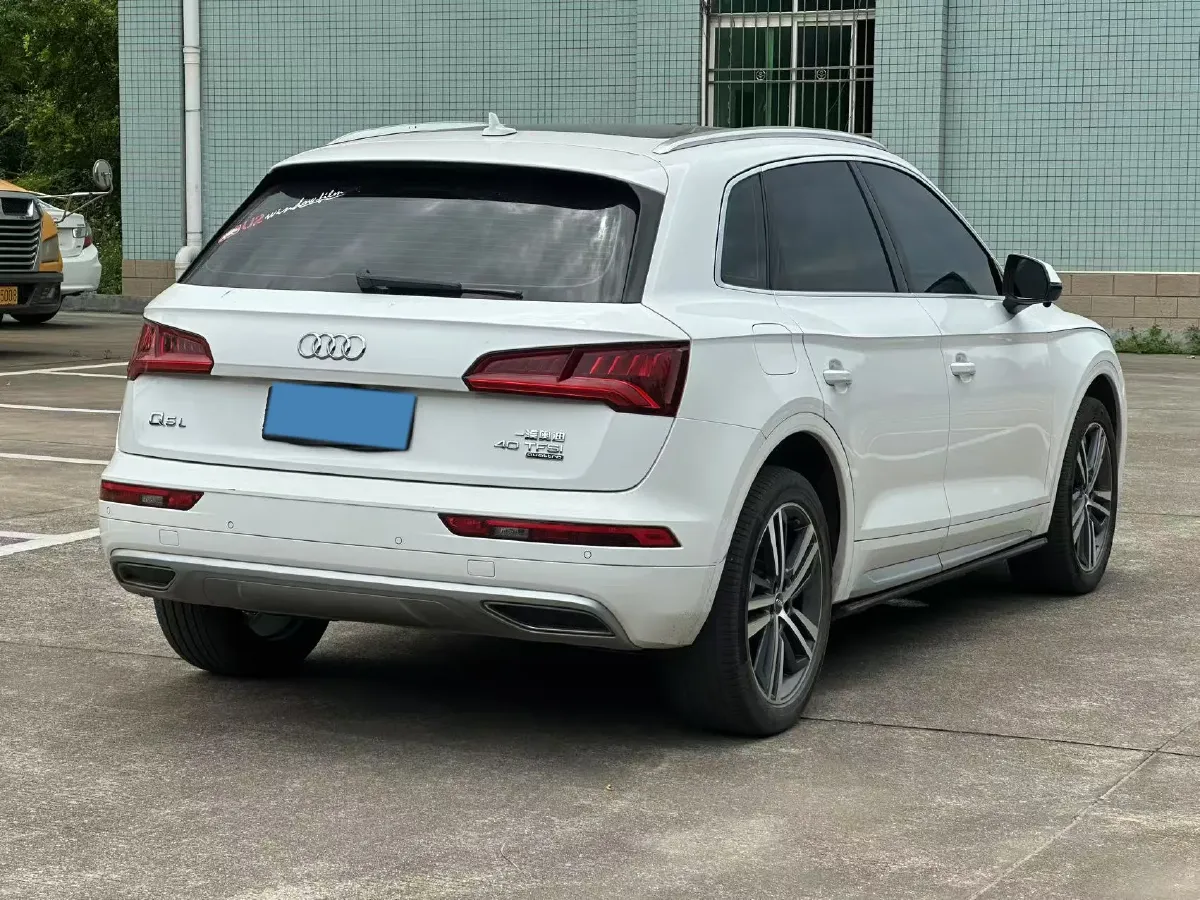 2020 Audi Q5L 2.0T 190HP L4 7DCT,autocango,china used car exporter,china ev exporter,chinese used car exporter,chinese used ev exporter