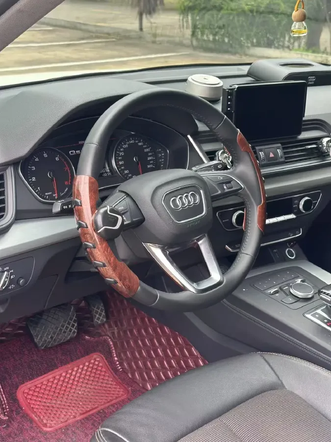 2020 Audi Q5L 2.0T 190HP L4 7DCT,autocango,china used car exporter,china ev exporter,chinese used car exporter,chinese used ev exporter