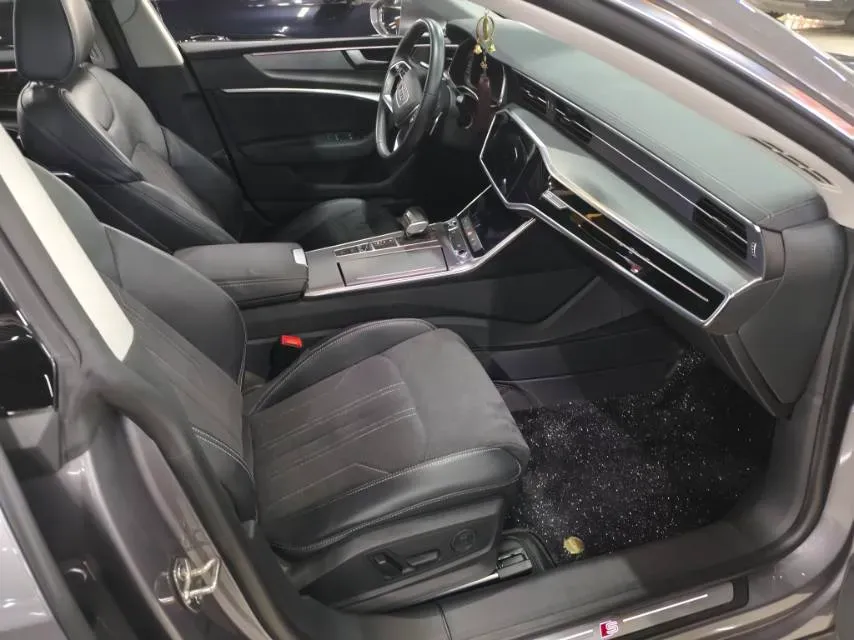 2022 Cadillac XT6 2.0T 237HP L4 9AT,autocango,china used car exporter,china ev exporter,chinese used car exporter,chinese used ev exporter