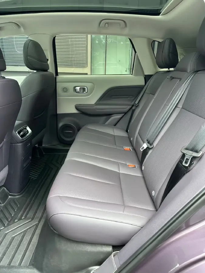 2025 Leapmotor B10 BEV 67.1KWH,autocango,china used car exporter,china ev exporter,chinese used car exporter,chinese used ev exporter