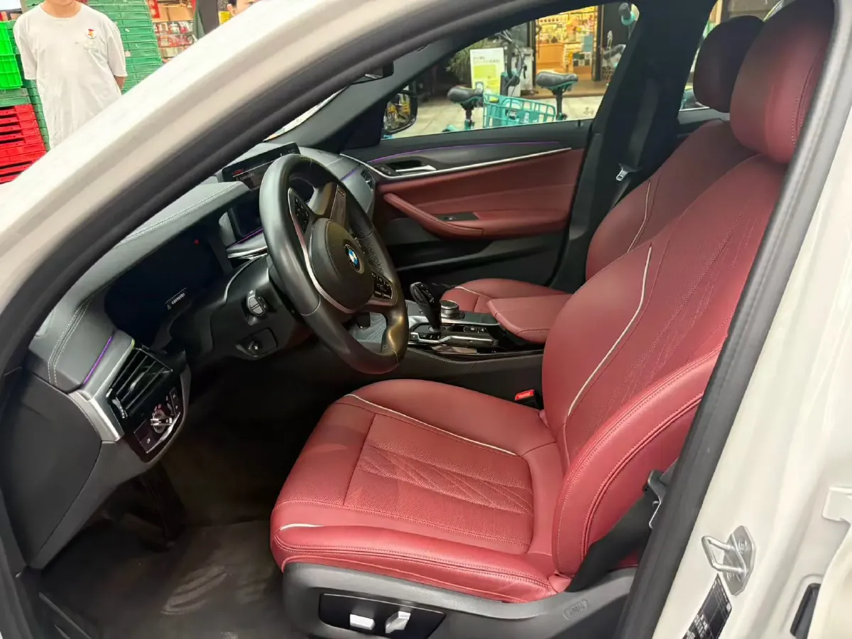 2022 BMW 5 Series 2.0T 252HP L4 8AT,autocango,china used car exporter,china ev exporter,chinese used car exporter,chinese used ev exporter